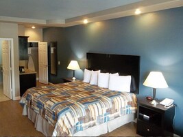 Habitación, 1 cama de matrimonio grande | Escritorio, tabla de planchar con plancha, Internet por cable gratuito