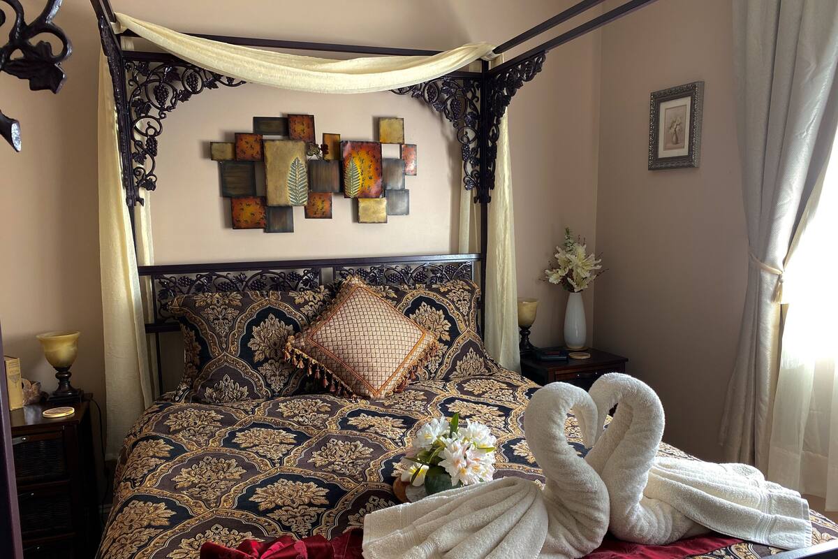 Suite Luxe, 1 grand lit, vue jardin | 1 chambre, literie de qualité supérieure, bureau, rideaux occultants