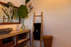 别墅, 2 间卧室, 私人游泳池 | 浴室 | 淋浴设施、免费洗浴用品、吹风机、毛巾