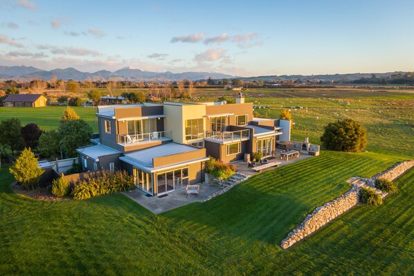 Exterior - Appleby House & Rabbit Island Huts (Richmond)