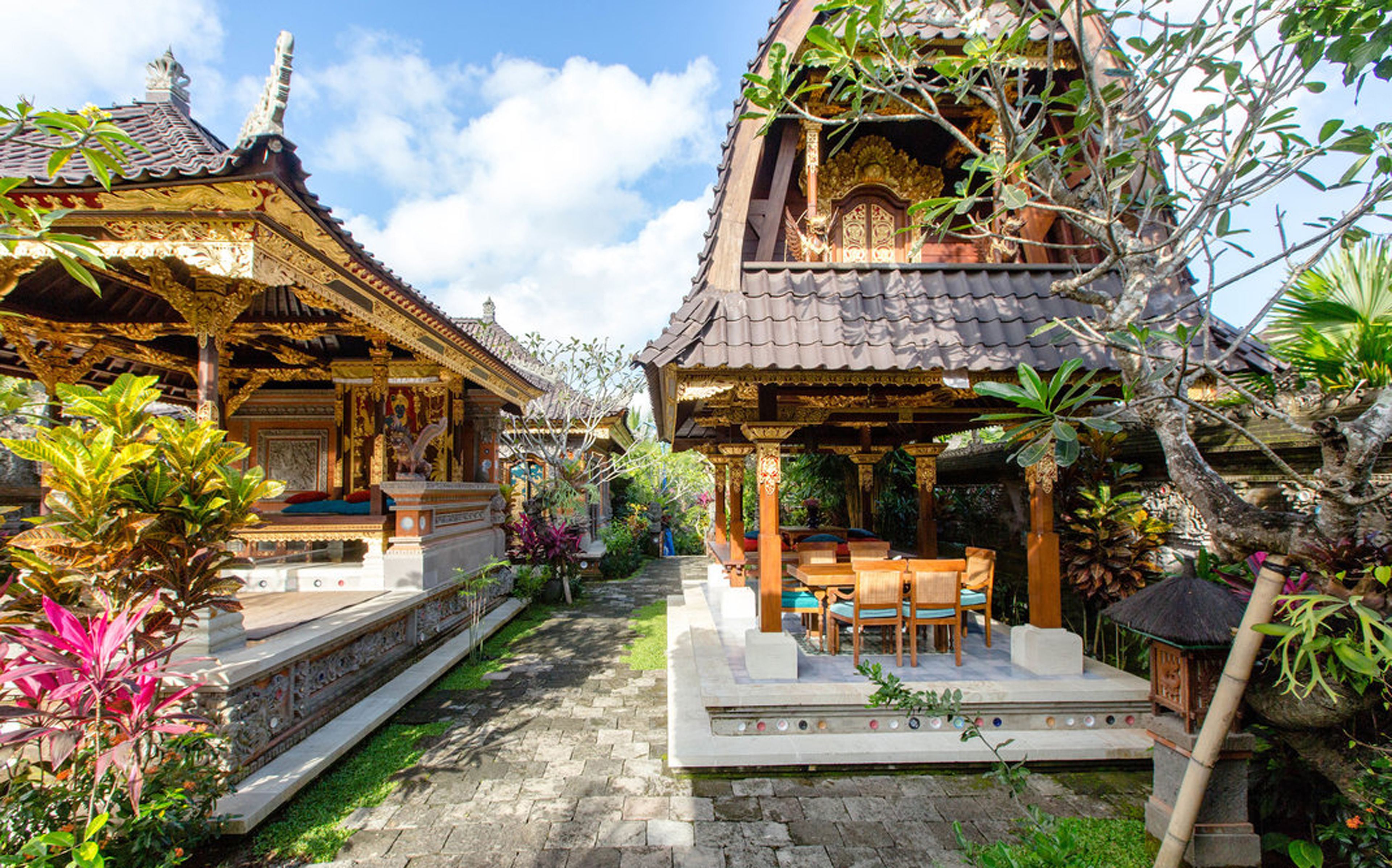 Puri Taman Sukawati Room | 起居區 | 42-吋平面電視、有線頻道、電視、壁爐