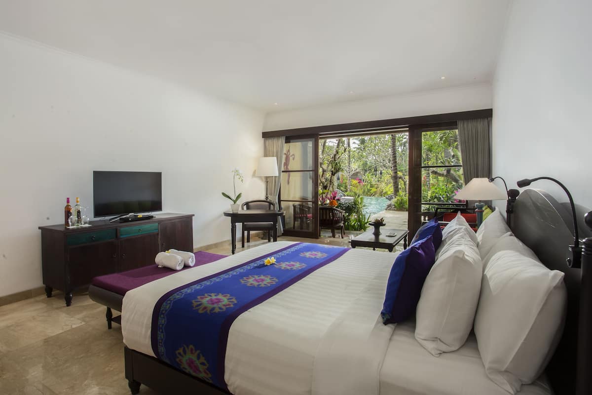 1 bedroom, free minibar items, in-room safe, desk