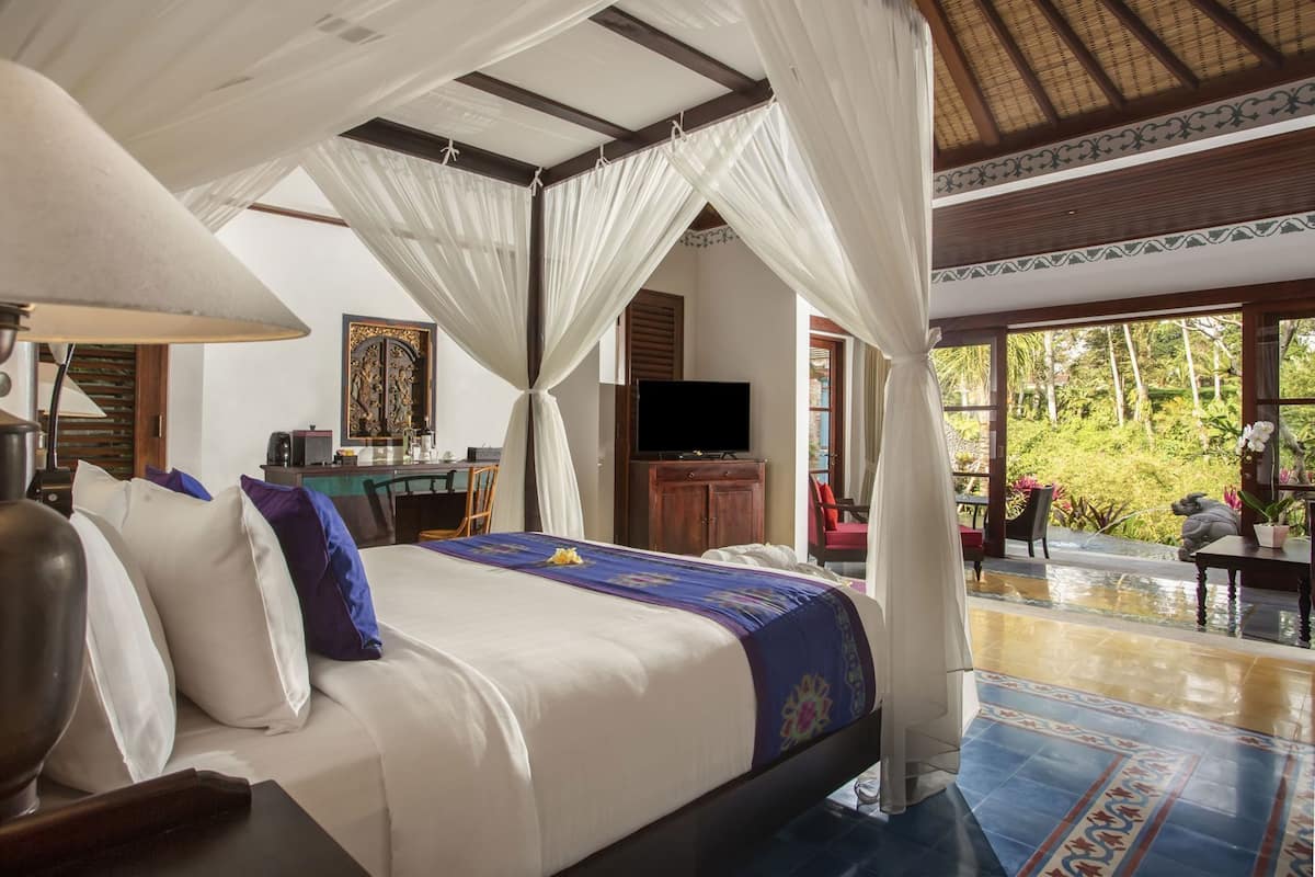 Free minibar items, in-room safe, desk, blackout curtains