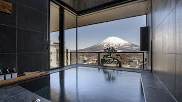 奢华套房, 5 间卧室 | 2 多间卧室、客房内保险箱、特色装修、办公桌