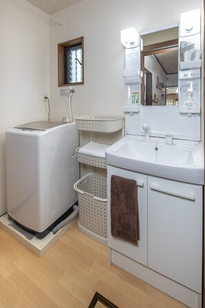Family House | Bathroom | Separate bathtub and shower, spring water bathtub, free toiletries