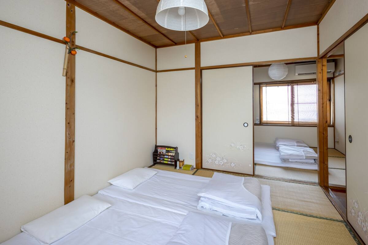 Family House | Free WiFi, bed sheets