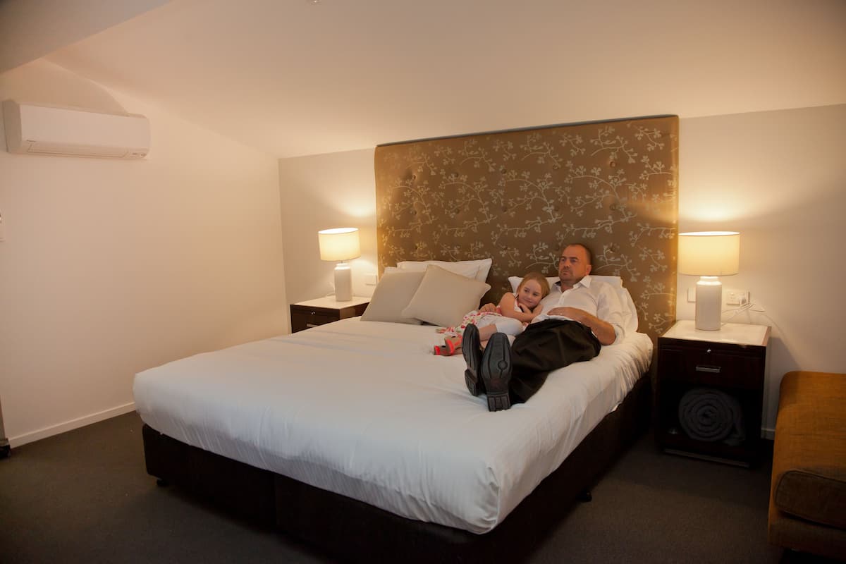 Family Suite | Desk, blackout drapes, soundproofing, iron/ironing board