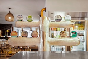 Bar (on property) - Grand Hotel Wyong (Wyong)