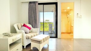 Corner Double Room Only | Escritorio, espacio para trabajar con un portátil, cortinas opacas