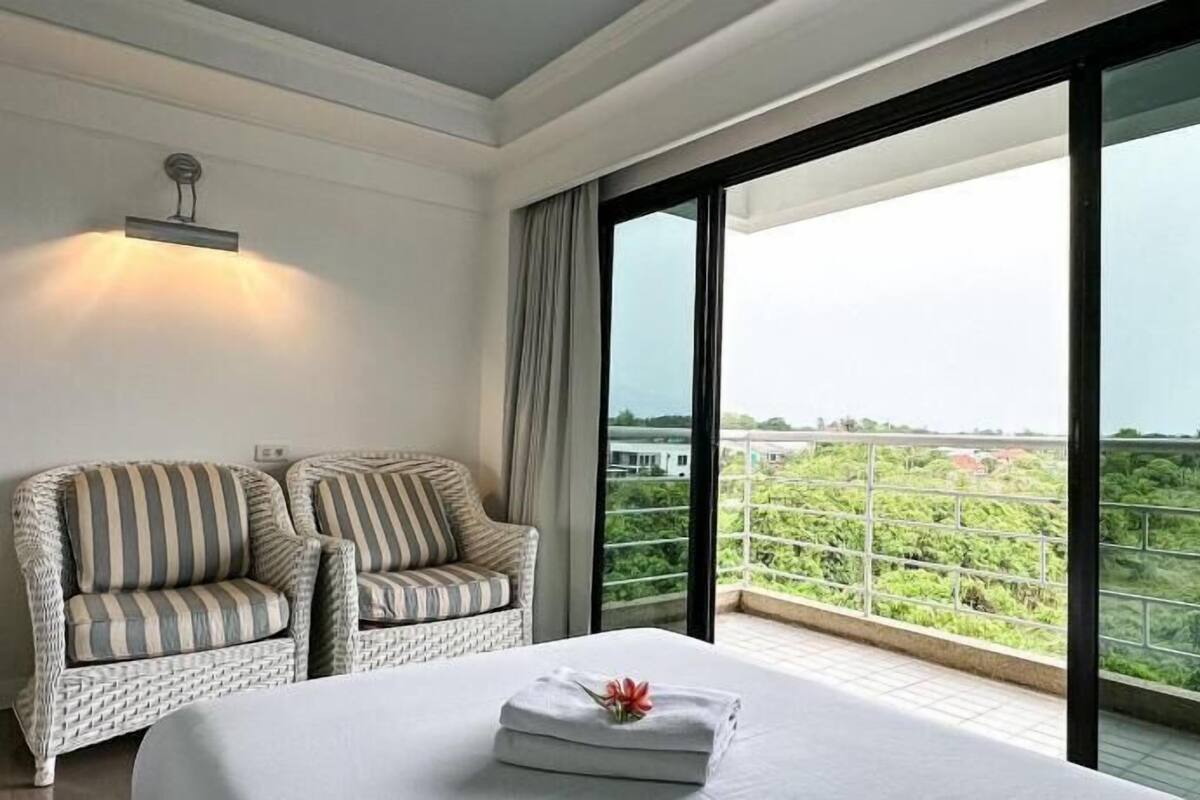 Bureau, espace de travail pour ordinateurs portables