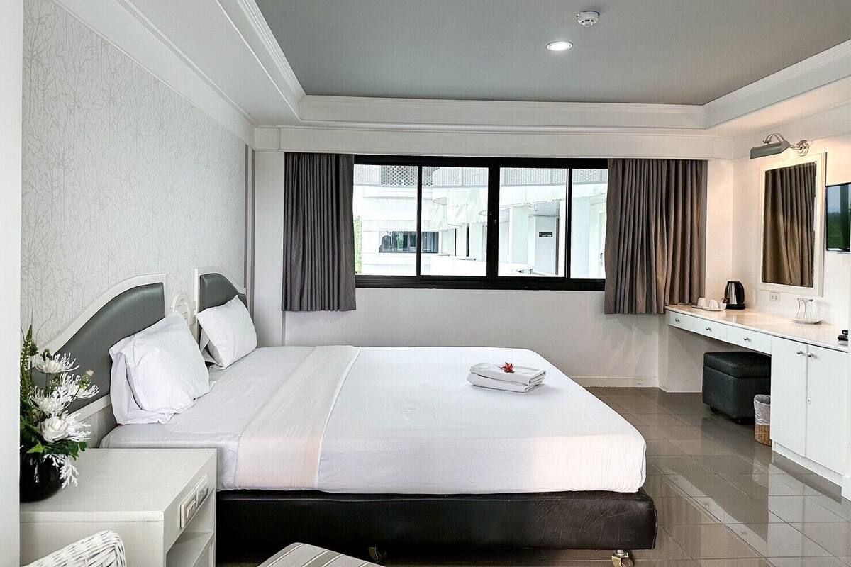 Bureau, espace de travail pour ordinateurs portables