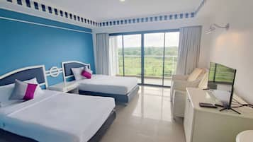 Superior Twin Room Only | โต๊ะทำงาน, พื้นที่ทำงานแบบใช้แล็ปท็อป, ผ้าม่านกันแสง, เตียงเสริม/เปล