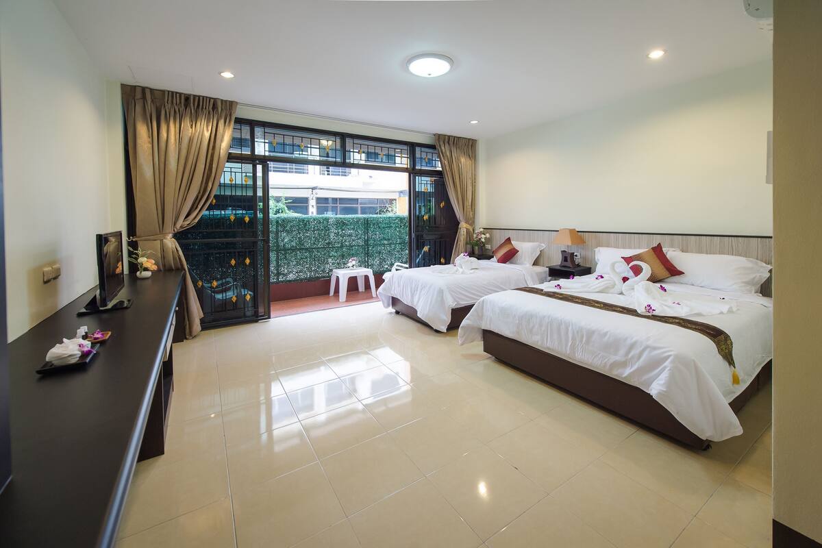 Family Suite, 1 Bedroom, Kitchenette, Ground Floor | Minibar (free items), in-room safe, WiFi (free)