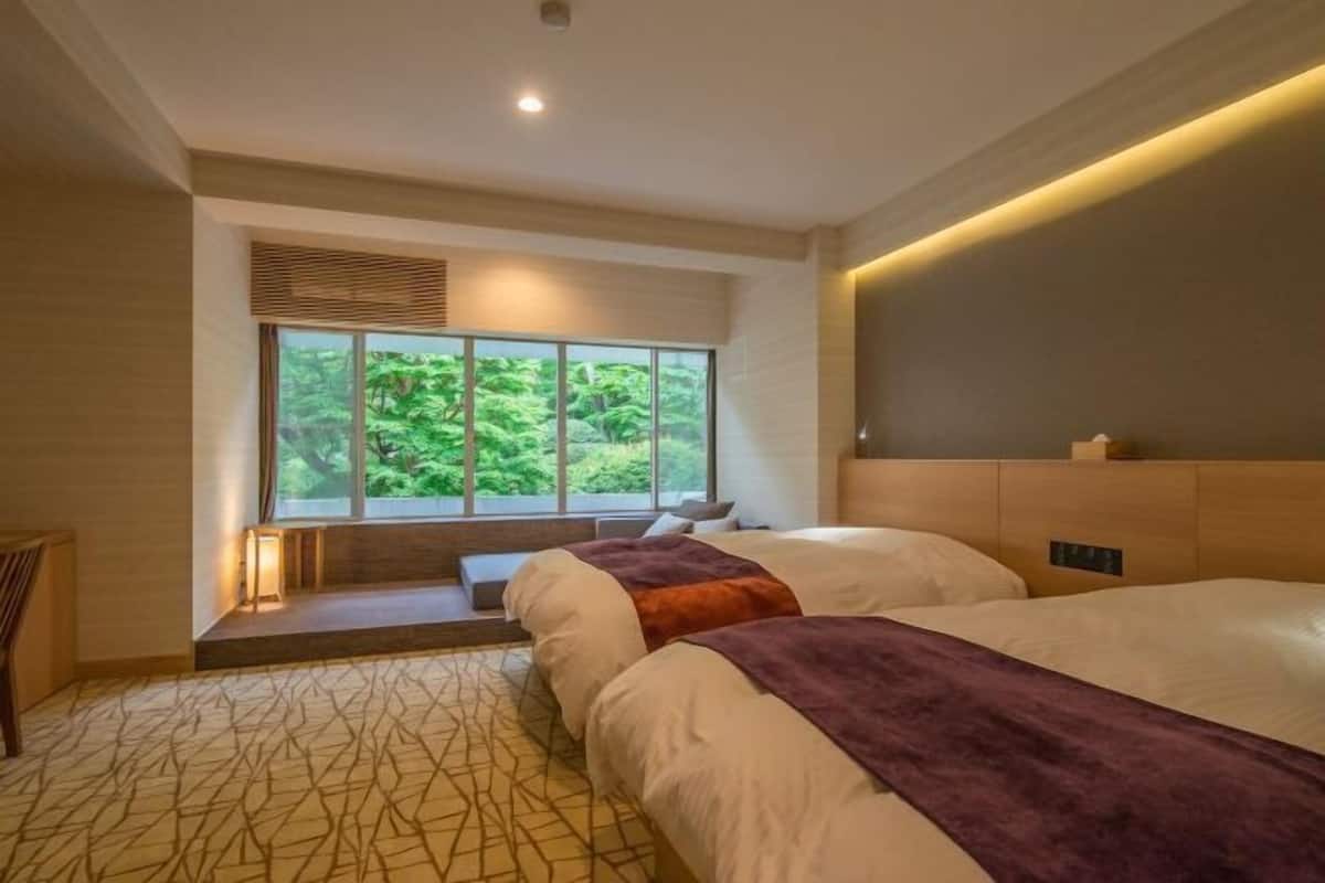 Down duvets, in-room safe, blackout curtains, soundproofing