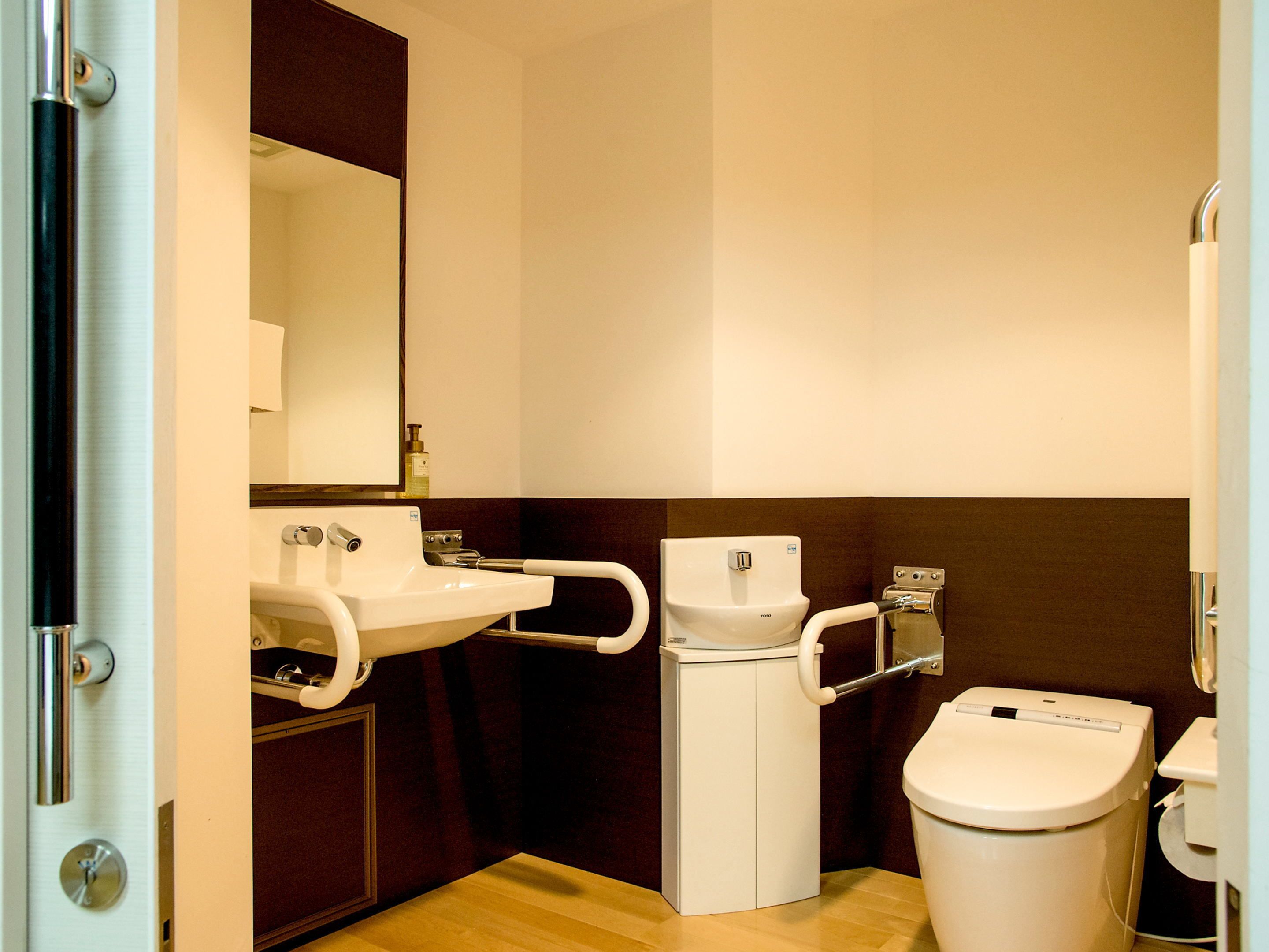 out bath, non smoking | bathroom | designer toiletries, hair dryer, slippers, bidet