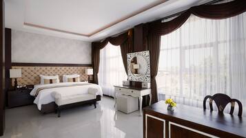 Suite | Minibar, in-room safe, desk, laptop workspace