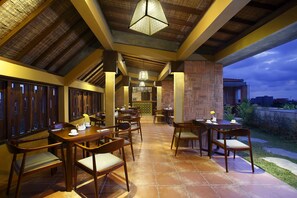 Se sirven desayunos, comidas, cenas y cocina internacional