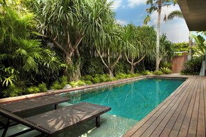In-room safe, individually decorated, desk, blackout curtains - iVilla by Ekosistem (Seminyak)