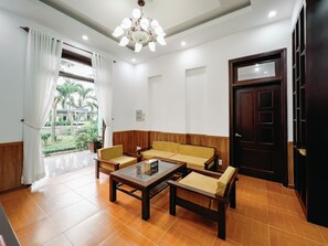 Family Villa | Iron/ironing board