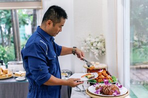 Free daily full breakfast
