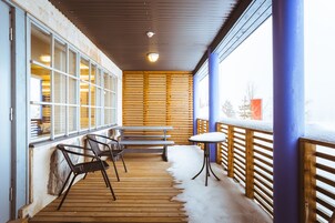 Superior-huone | Tallelokero huoneessa, kannettavalle tietokoneelle sopiva työtila