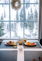 Free daily buffet breakfast