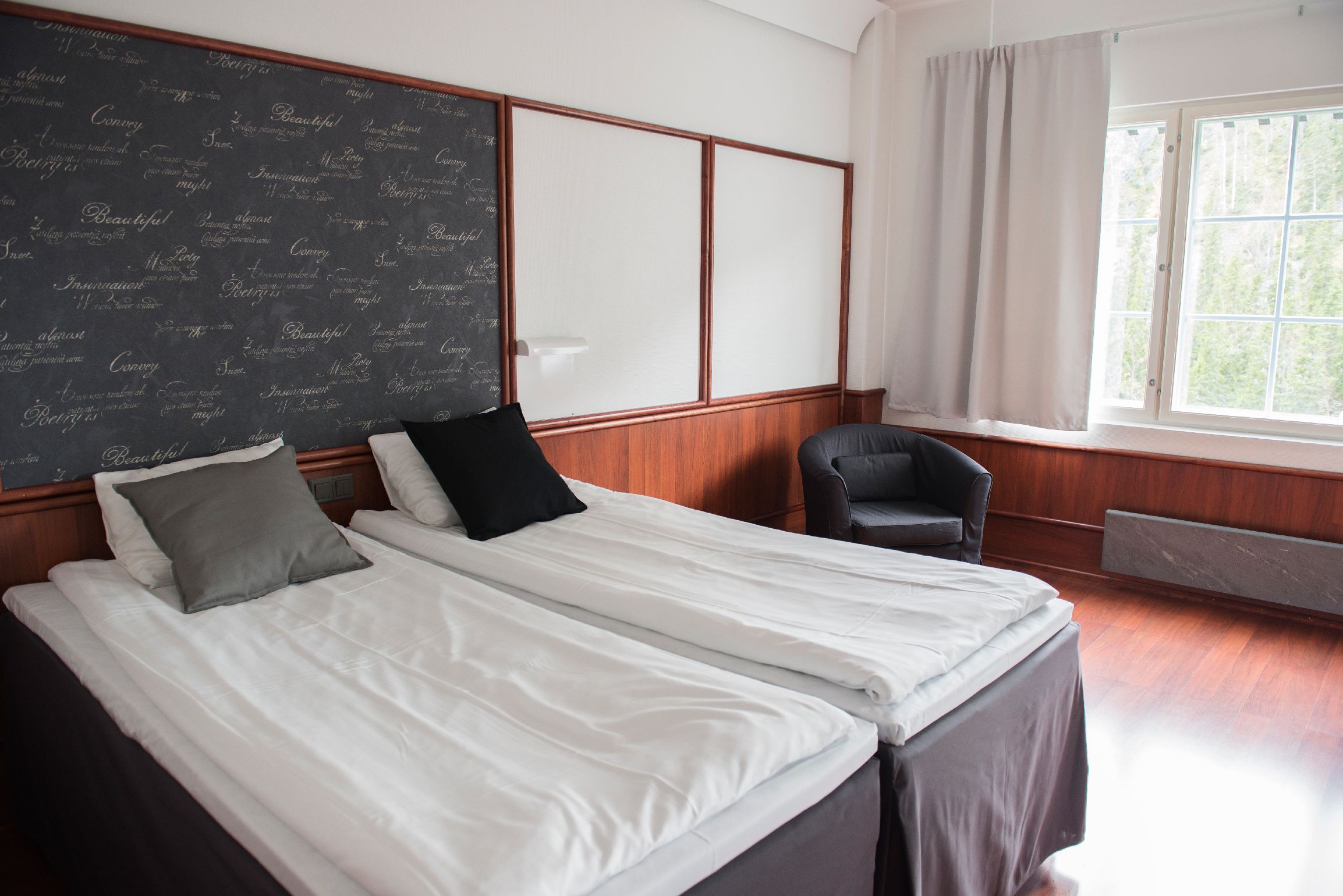 in-room safe, laptop workspace, blackout curtains, soundproofing