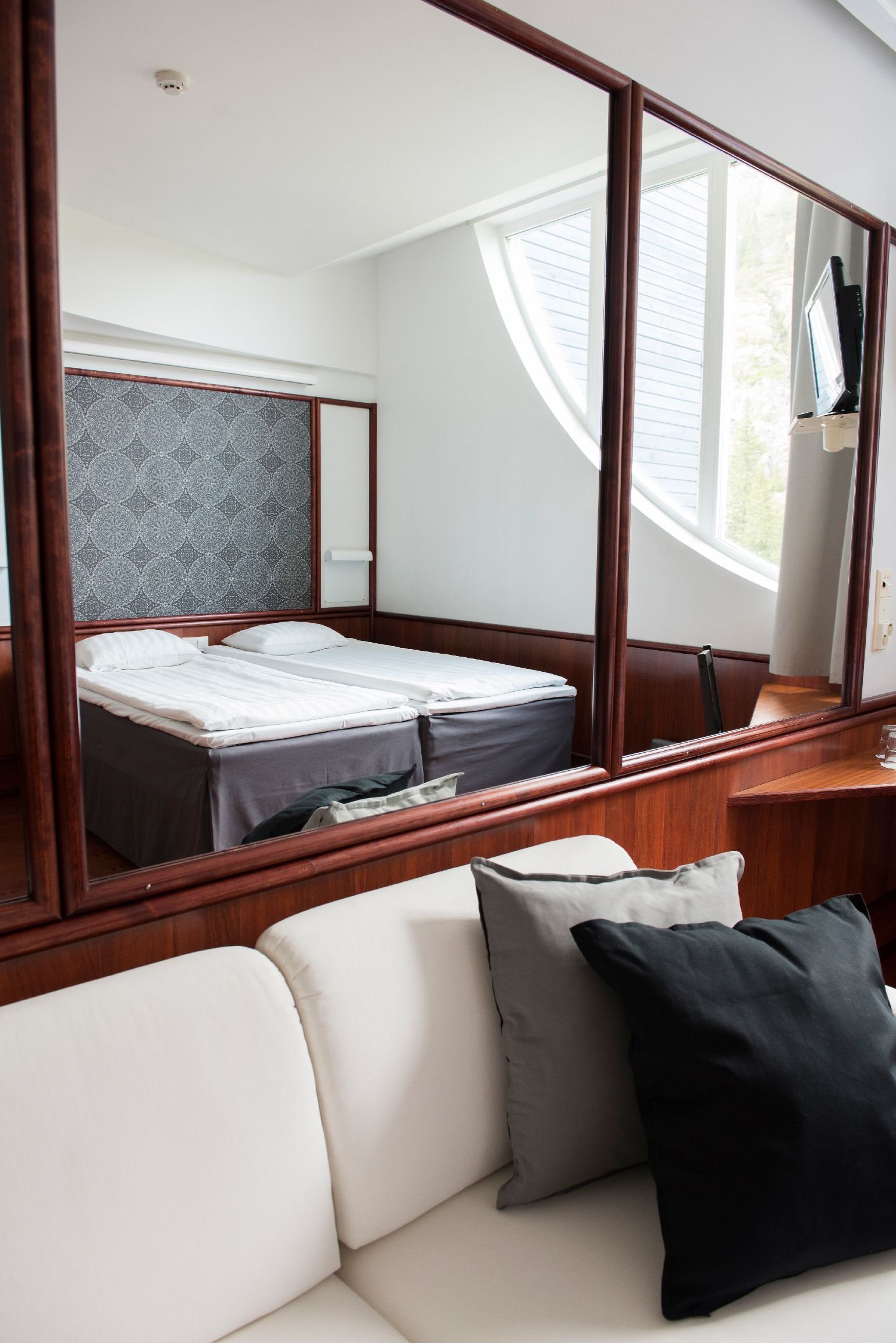 in-room safe, laptop workspace, blackout curtains, soundproofing