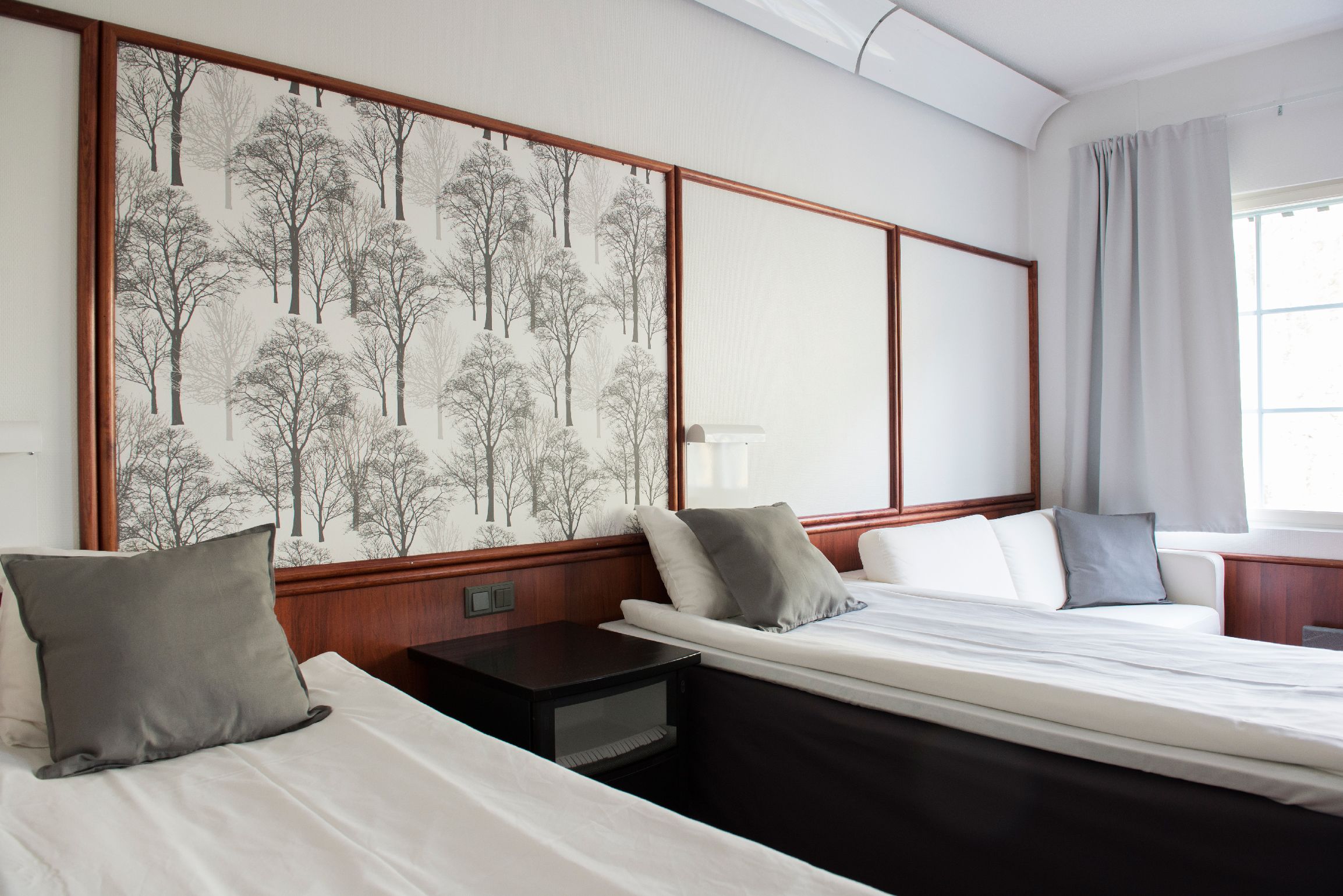 in-room safe, laptop workspace, blackout curtains, soundproofing