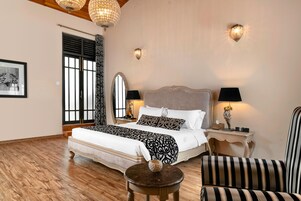 Deluxe Room, 1 King Bed, Garden View | In-room safe, desk, iron/ironing board, free WiFi