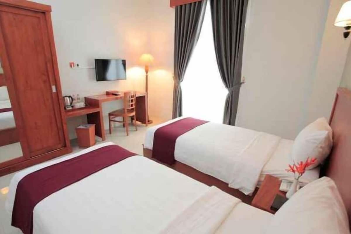 Premium bedding, desk, free WiFi, bed sheets