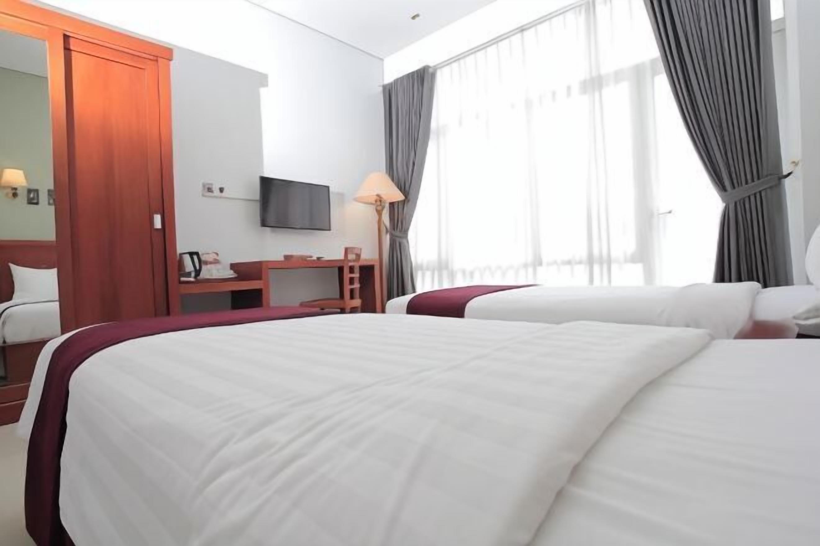 Premium bedding, desk, free WiFi, bed sheets