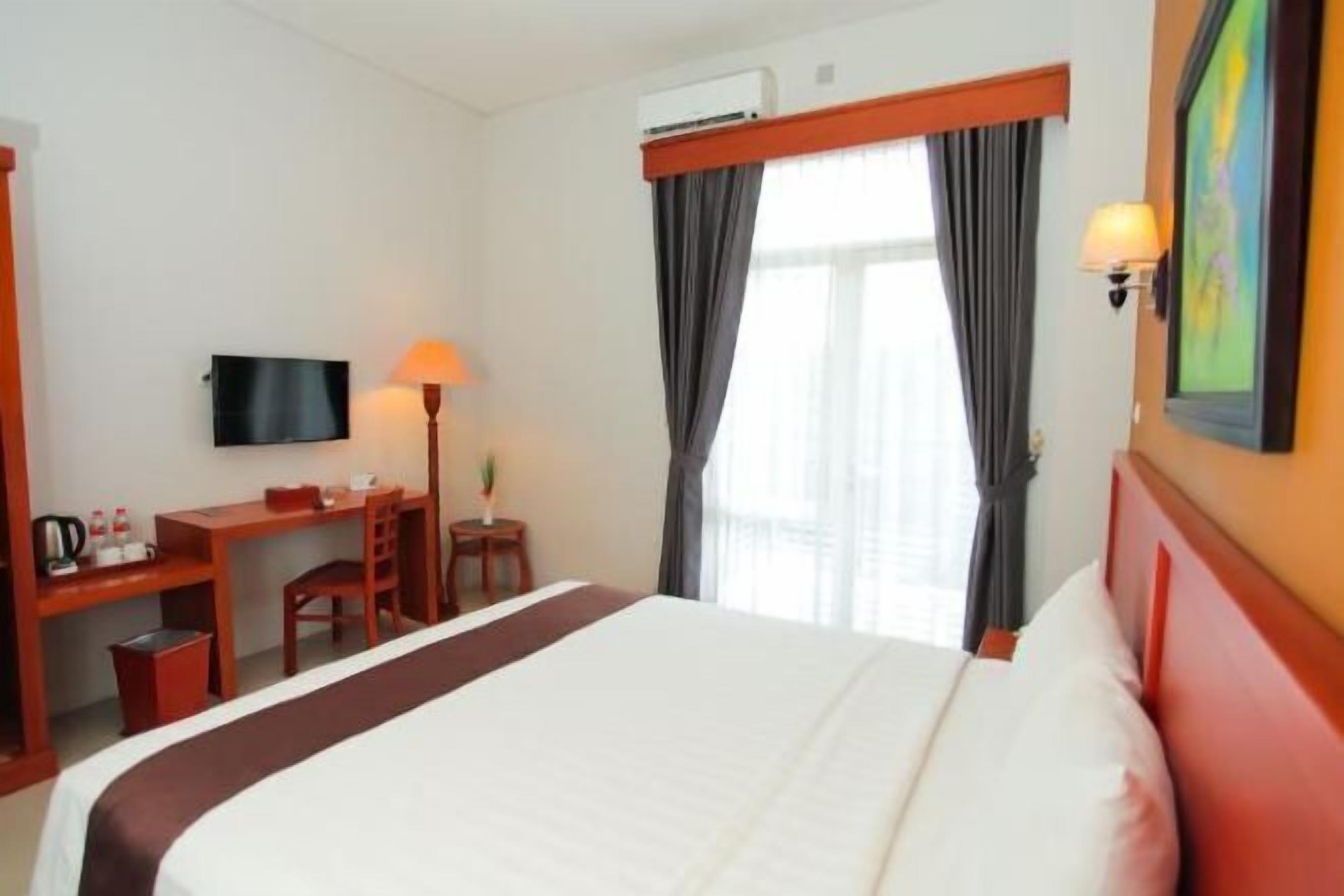 Premium bedding, desk, free WiFi, bed sheets