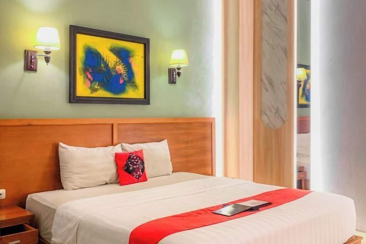 Premium bedding, desk, free WiFi, bed sheets