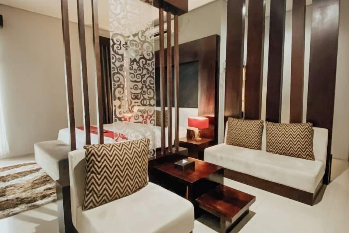 Premium bedding, desk, free WiFi, bed sheets