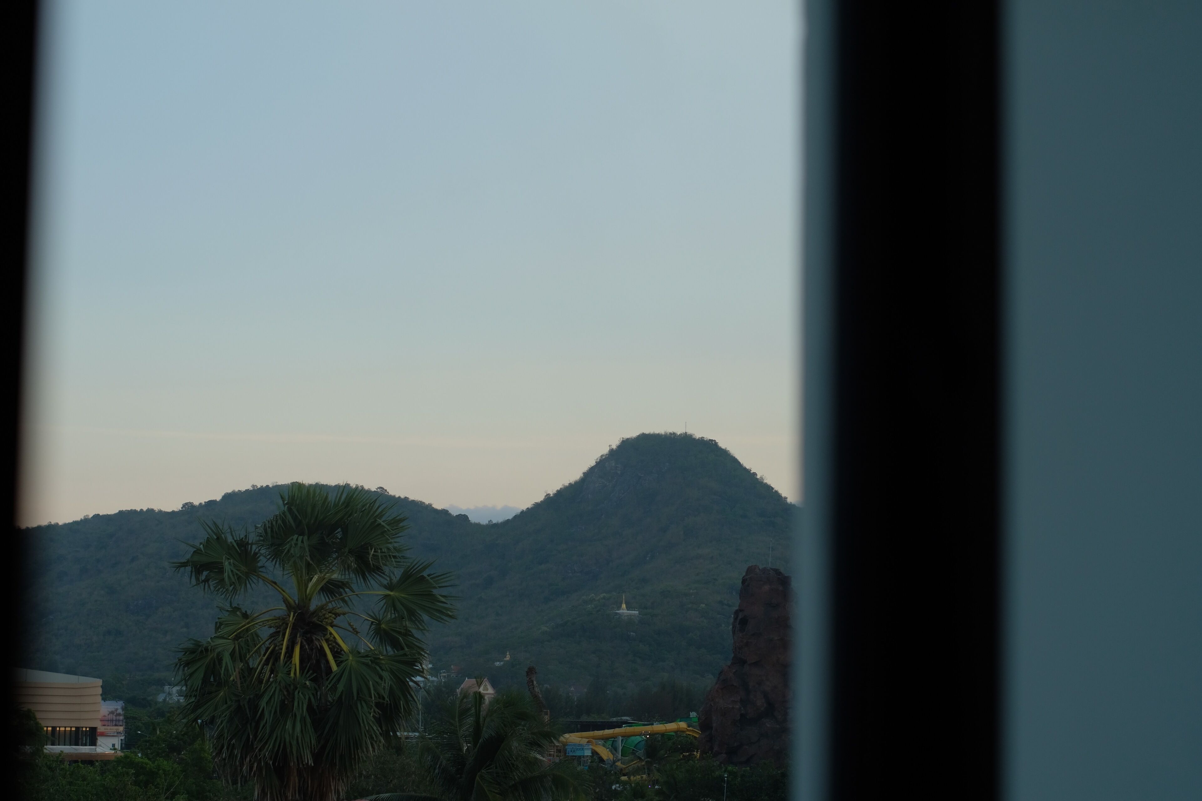 standard twin room, 2 single beds | mountain view