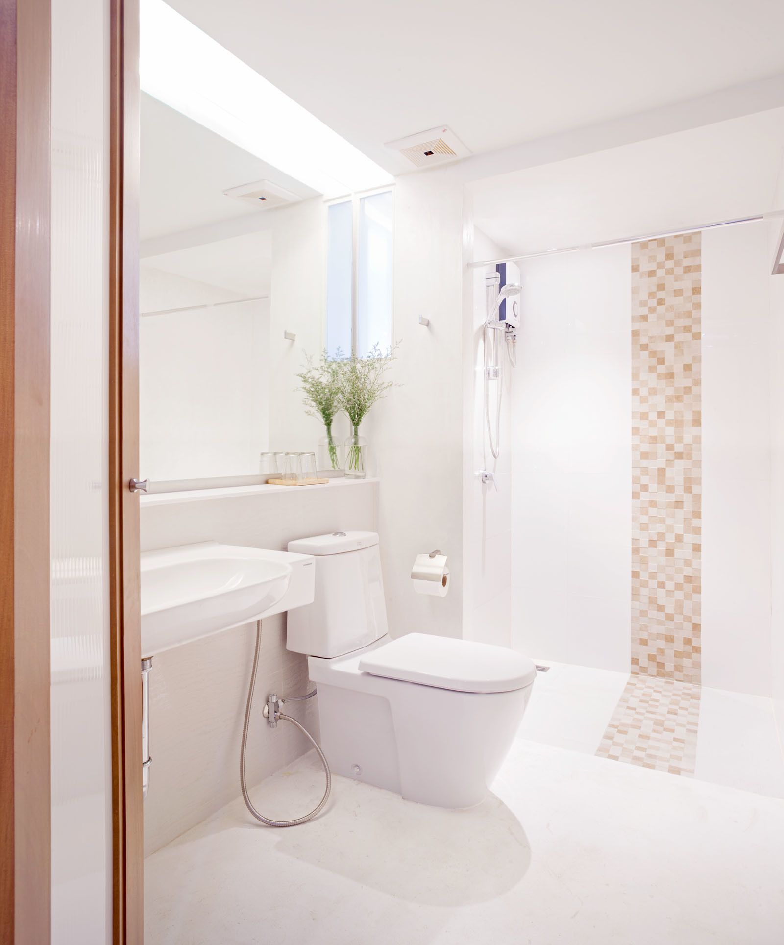 deluxe c | bathroom | shower, free toiletries, hair dryer, bathrobes