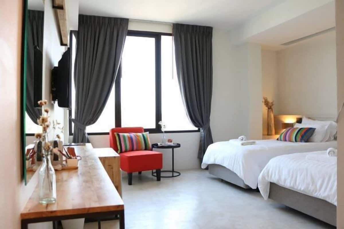Free WiFi, bed sheets