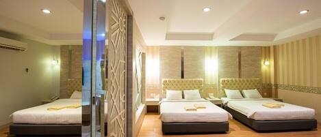 Escritorio, cortinas blackout y wifi gratis