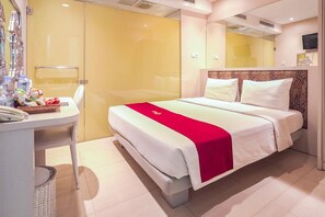 Premium bedding, in-room safe, individually decorated, free WiFi