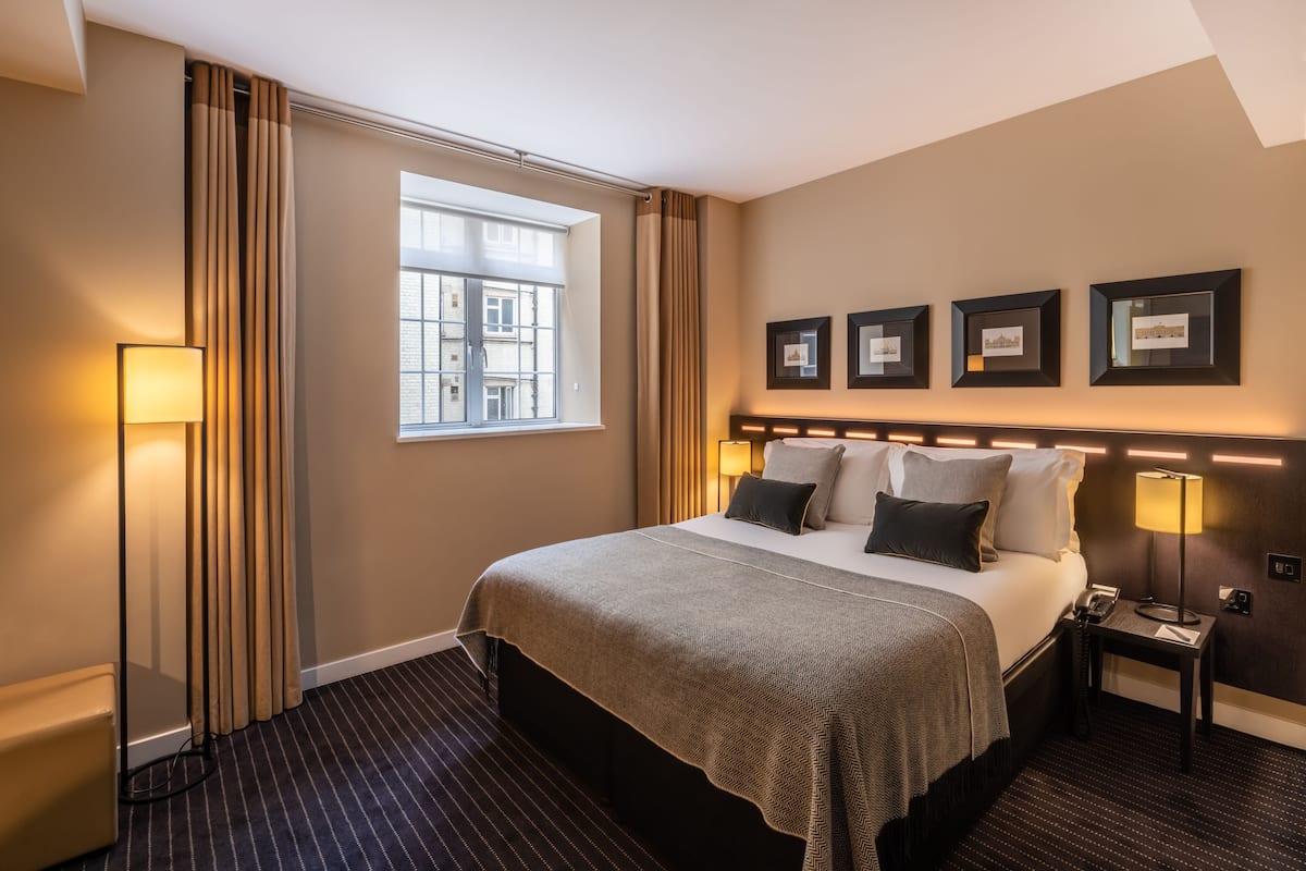 In-room safe, desk, soundproofing, iron/ironing board