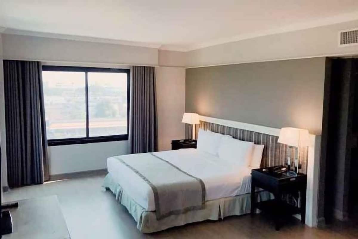 Minibar, in-room safe, desk, blackout drapes