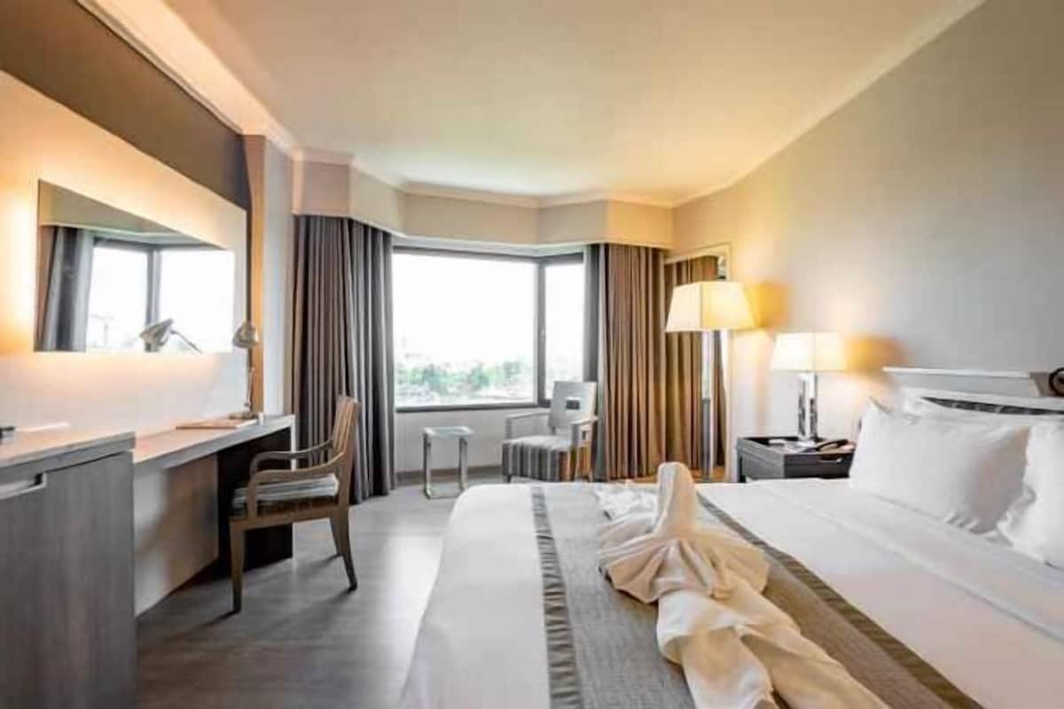 Minibar, in-room safe, desk, blackout drapes