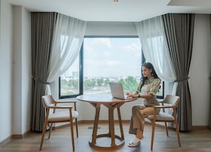Presidential Room | In-room business center