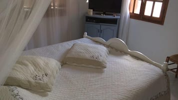 Room (Jasmin) | Langsir/tirai gelap terus, kalis bunyi, katil bayi/kot (percuma)