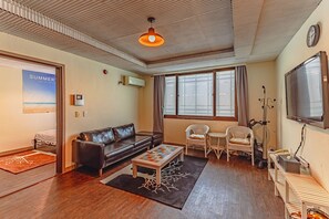 Suite, pemandangan samudra | Ruang keluarga | TV LCD dan film berbayar