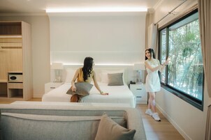 Quarto júnior | Frigobar, cofres nos quartos, escrivaninha, cortinas blackout