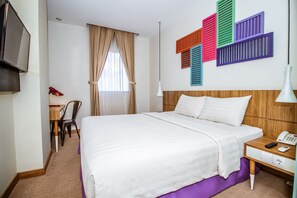 Superior-rum - icke-rökare | Sängtillbehör av högsta kvalitet och värdeförvaringsskåp på rummet