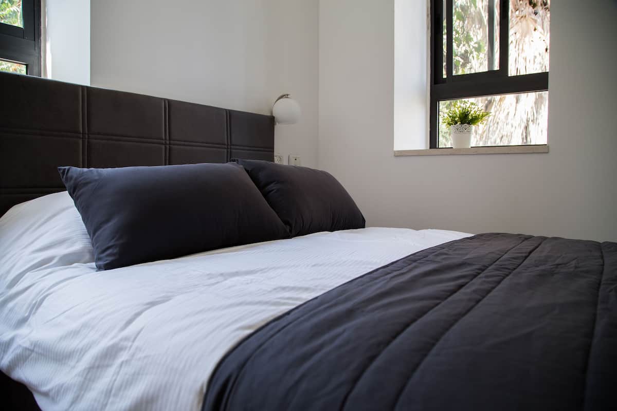 Habitación superior | Artículos del minibar gratis y caja de seguridad en la habitación