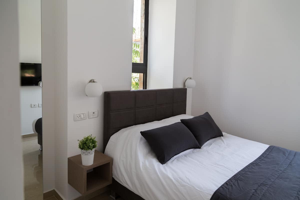 Habitación doble | Artículos del minibar gratis y caja de seguridad en la habitación